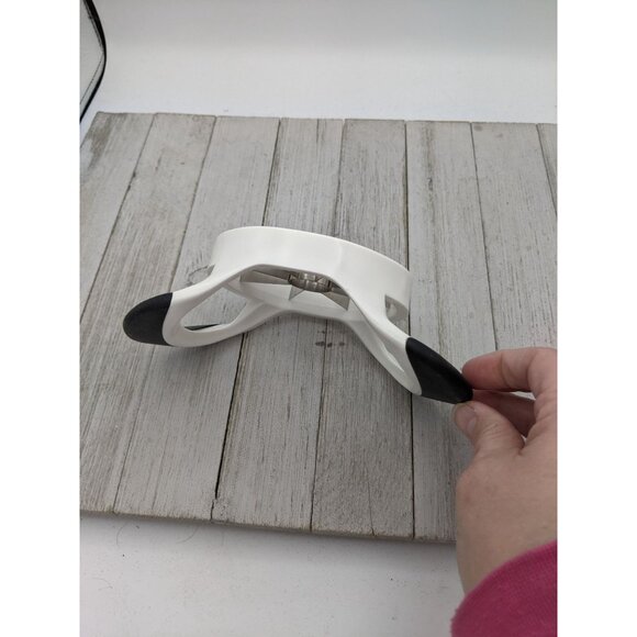 OXO Good Grips Apple Slicer Corer Divider White With Handles - Picture 4 of 4